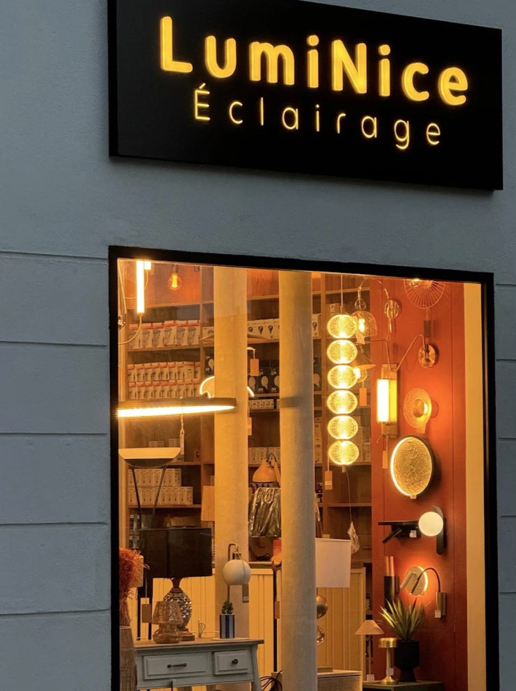 Vitrine du showroom LumiNice